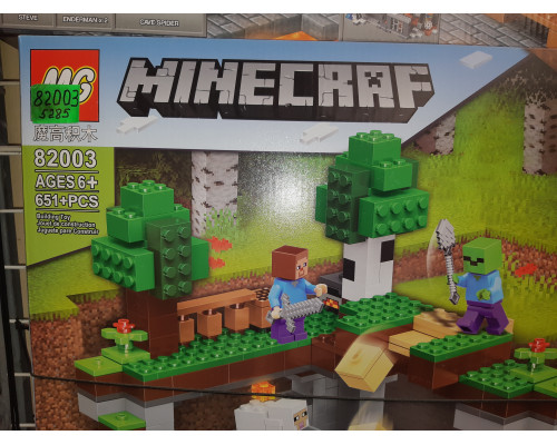 Конструктор Minecraft Первое приключение (арт.82003) 651 дет.