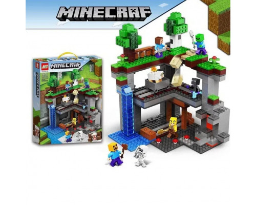 Конструктор Minecraft Первое приключение (арт.82003) 651 дет.
